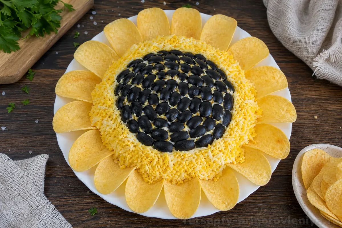 Салат Подсолнух с чипсами